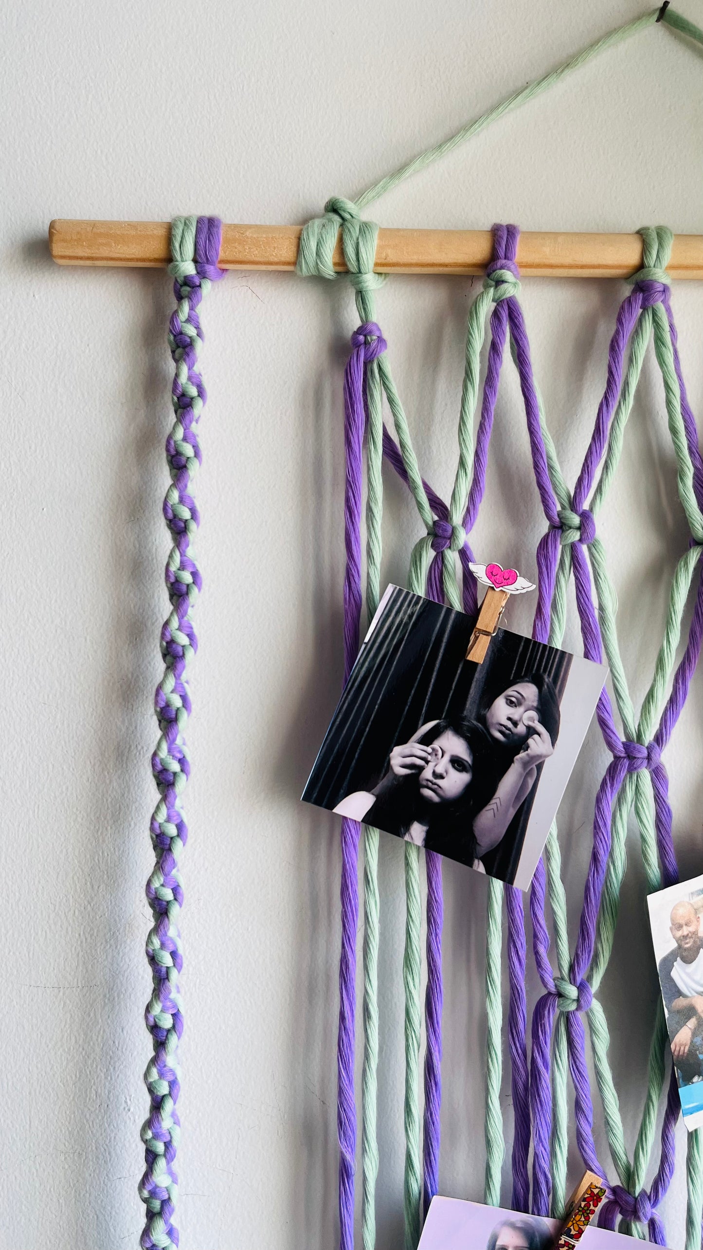 Macrame Small Picture hanger comes with 10 clips